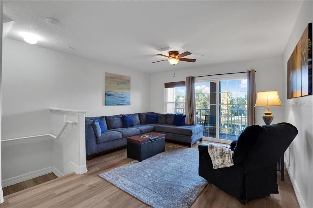 待售: $232,500 (2 贝兹, 2 浴室, 1064 平方英尺)