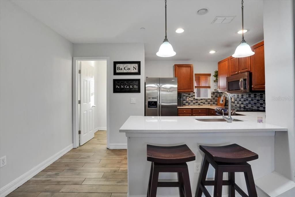 待售: $232,500 (2 贝兹, 2 浴室, 1064 平方英尺)