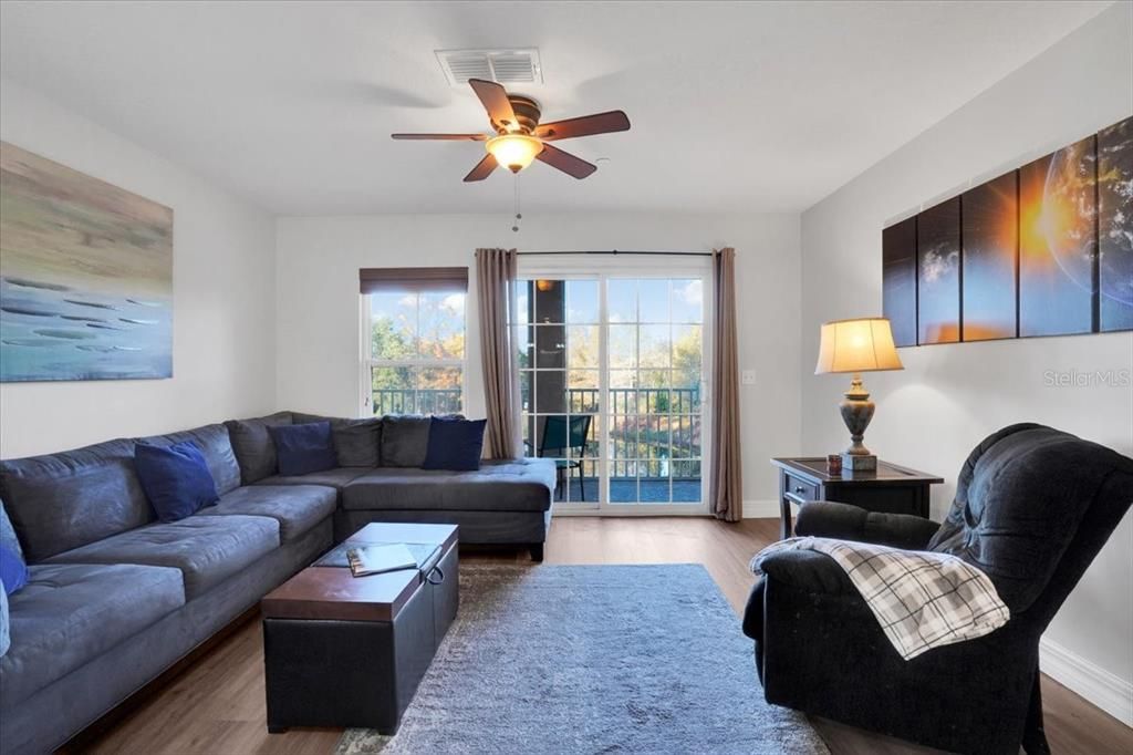 待售: $232,500 (2 贝兹, 2 浴室, 1064 平方英尺)