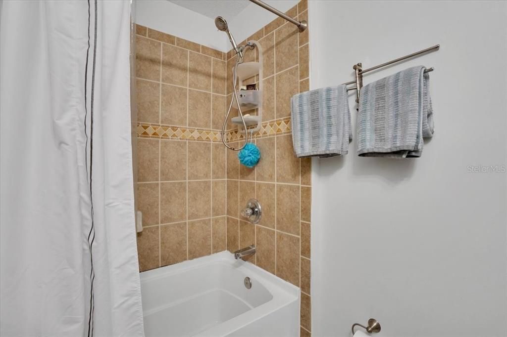 待售: $232,500 (2 贝兹, 2 浴室, 1064 平方英尺)