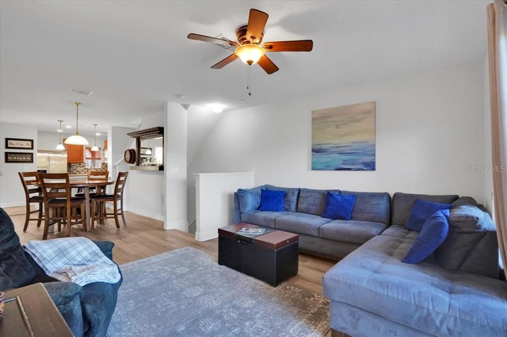 待售: $232,500 (2 贝兹, 2 浴室, 1064 平方英尺)