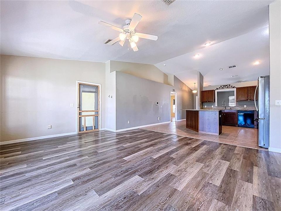 En Venta: $355,000 (3 camas, 2 baños, 1625 Pies cuadrados)