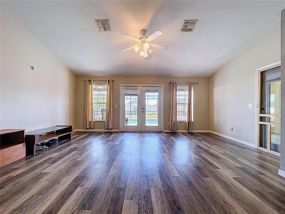 En Venta: $355,000 (3 camas, 2 baños, 1625 Pies cuadrados)