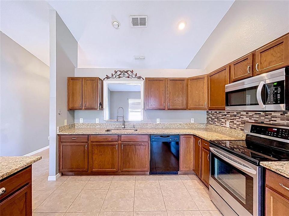 En Venta: $355,000 (3 camas, 2 baños, 1625 Pies cuadrados)