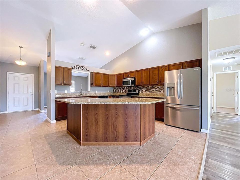 En Venta: $355,000 (3 camas, 2 baños, 1625 Pies cuadrados)