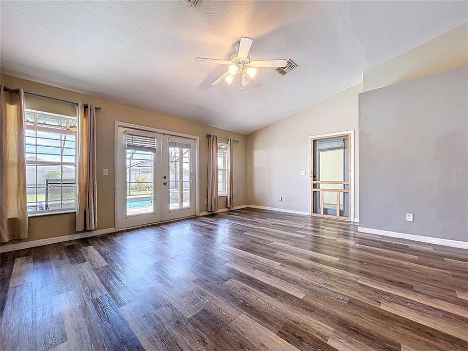 En Venta: $355,000 (3 camas, 2 baños, 1625 Pies cuadrados)