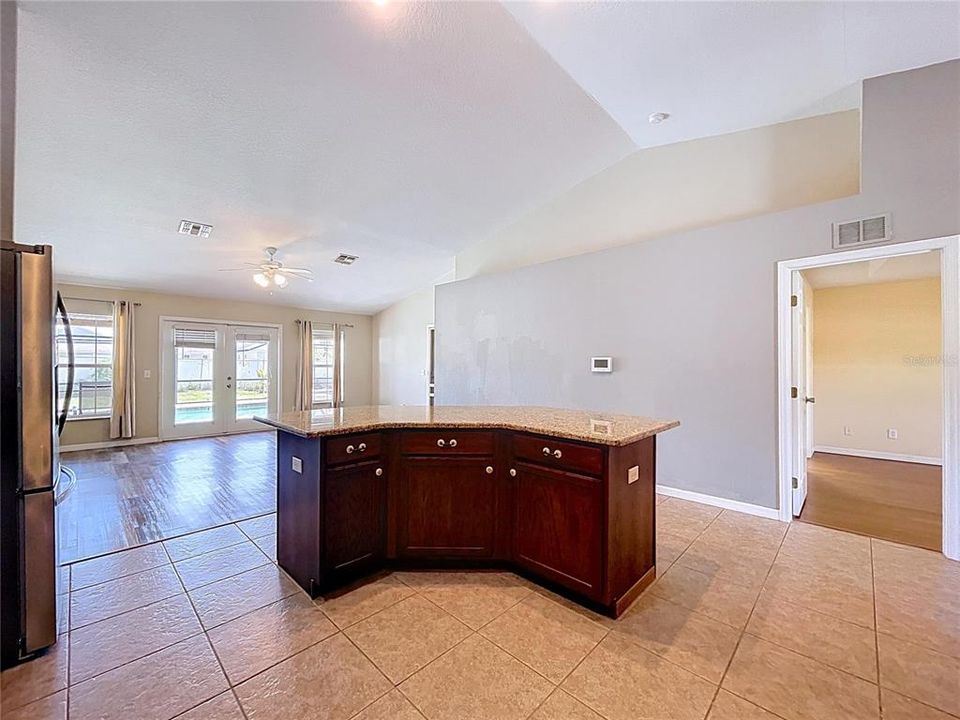 En Venta: $355,000 (3 camas, 2 baños, 1625 Pies cuadrados)