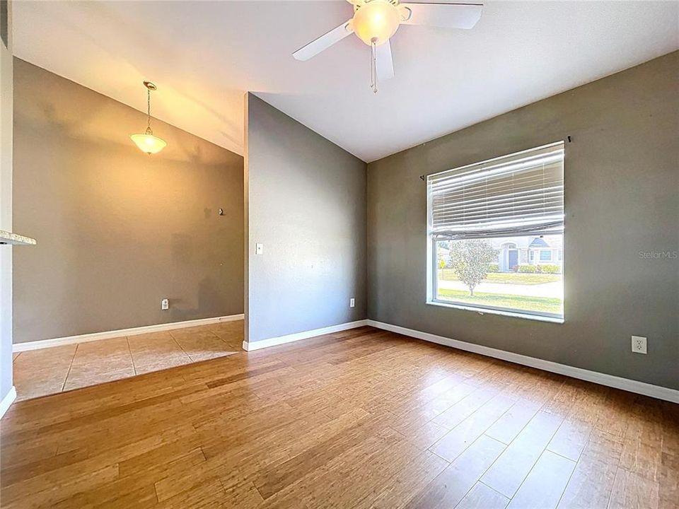 En Venta: $355,000 (3 camas, 2 baños, 1625 Pies cuadrados)