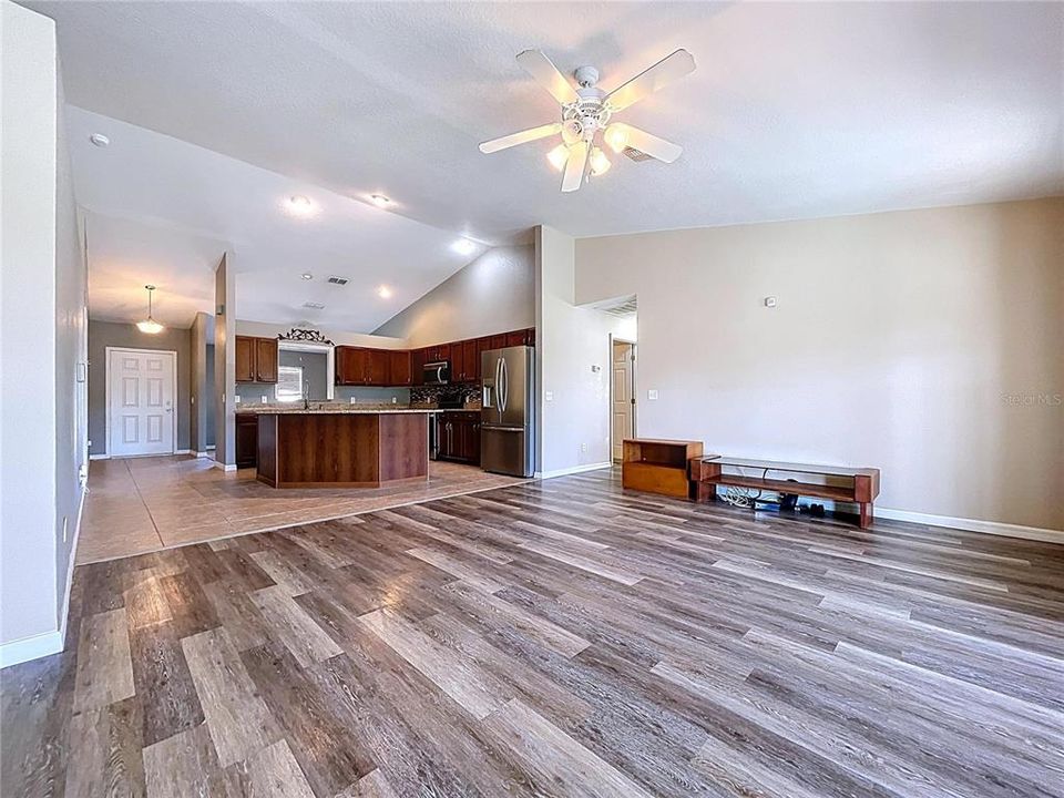 En Venta: $355,000 (3 camas, 2 baños, 1625 Pies cuadrados)