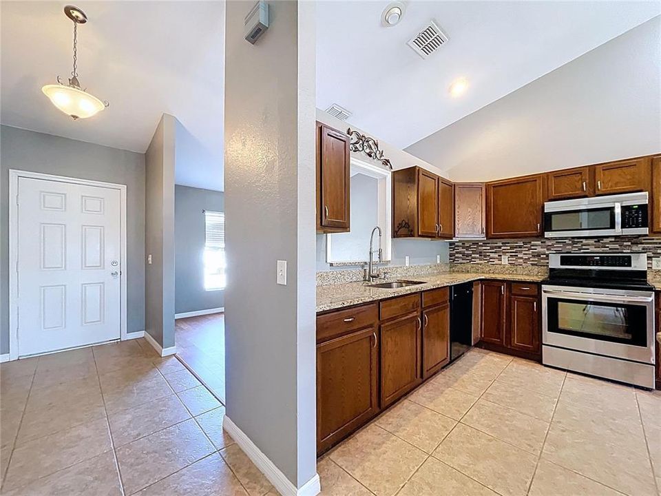 En Venta: $355,000 (3 camas, 2 baños, 1625 Pies cuadrados)