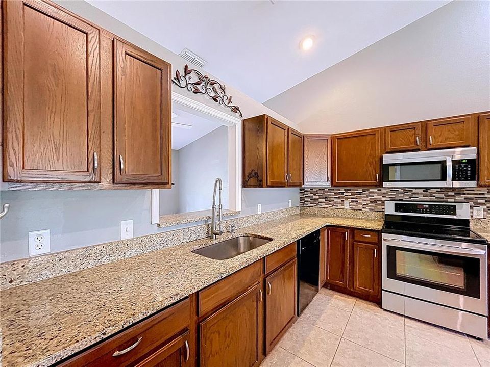 En Venta: $355,000 (3 camas, 2 baños, 1625 Pies cuadrados)