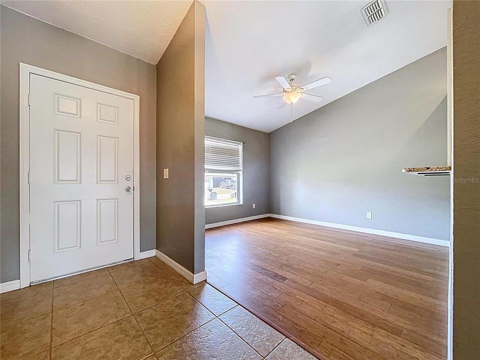 En Venta: $355,000 (3 camas, 2 baños, 1625 Pies cuadrados)