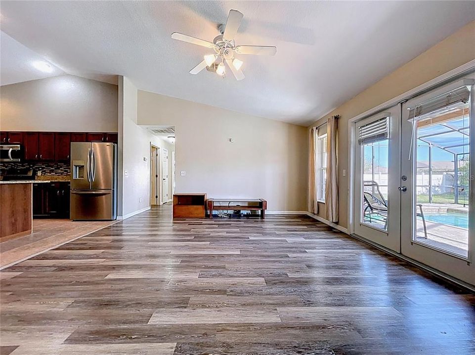 En Venta: $355,000 (3 camas, 2 baños, 1625 Pies cuadrados)