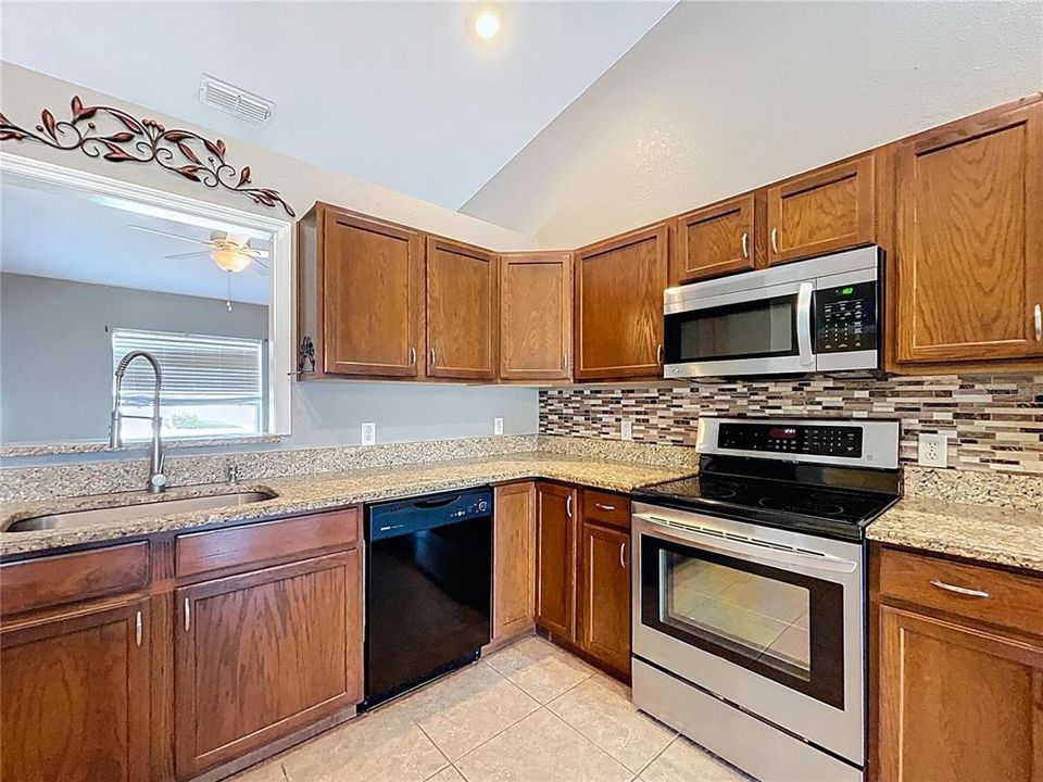 En Venta: $355,000 (3 camas, 2 baños, 1625 Pies cuadrados)