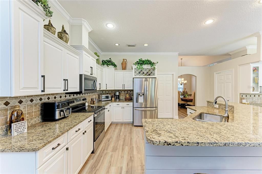 For Sale: $825,000 (5 beds, 3 baths, 2755 Square Feet)