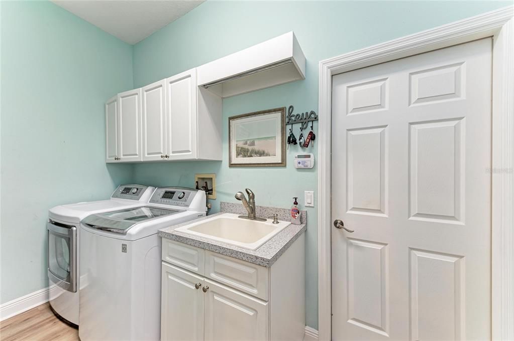 For Sale: $825,000 (5 beds, 3 baths, 2755 Square Feet)