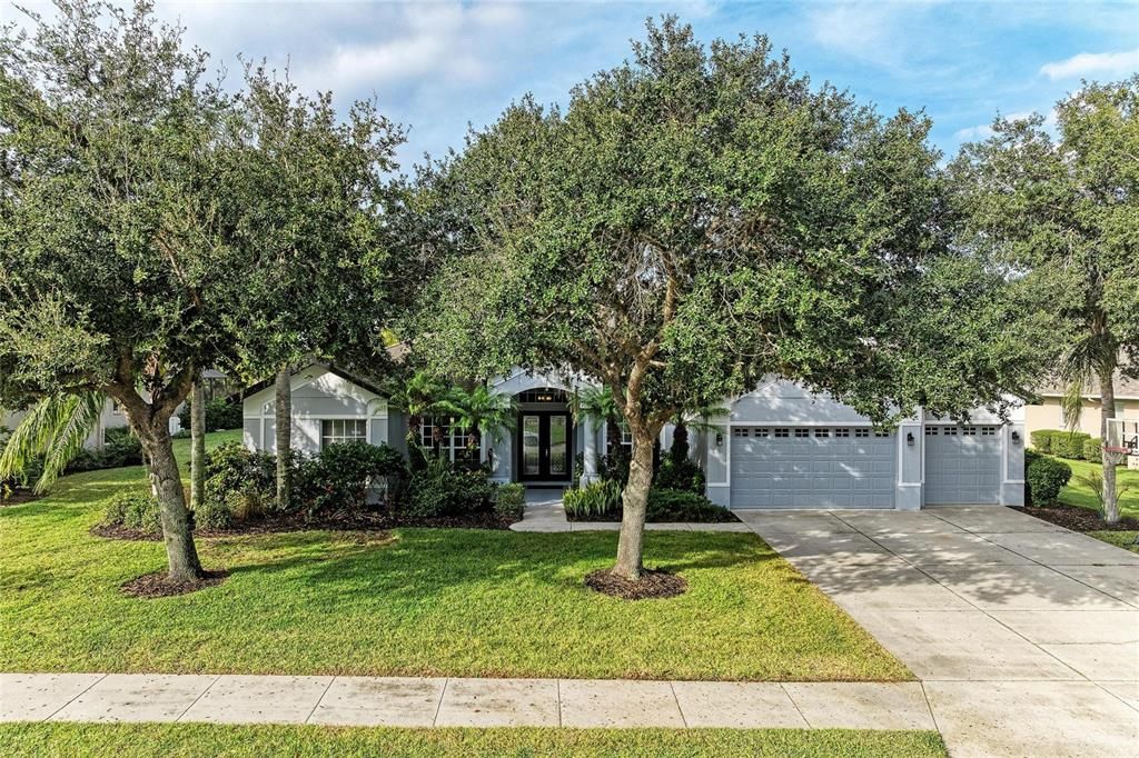 For Sale: $825,000 (5 beds, 3 baths, 2755 Square Feet)