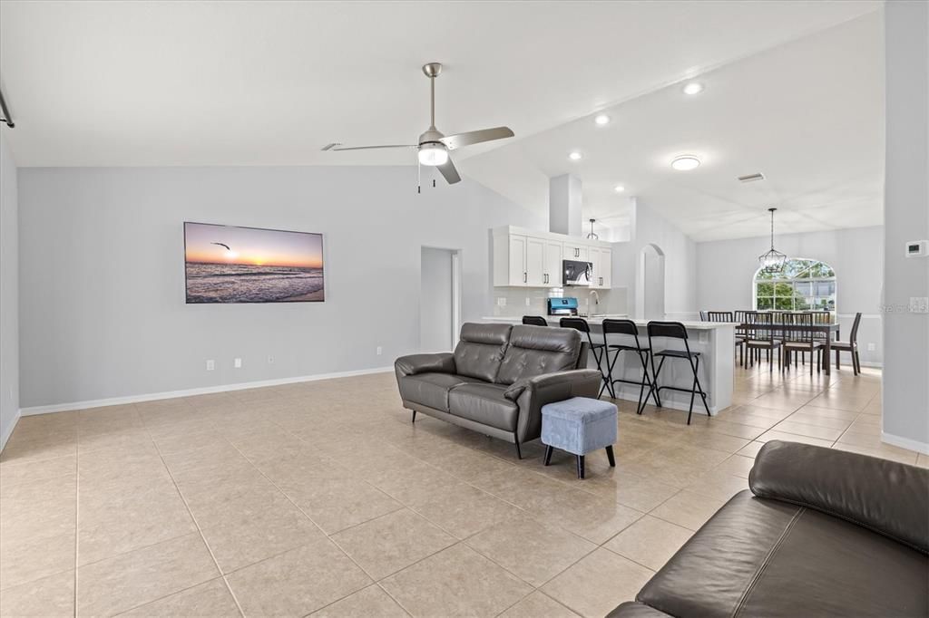 На продажу: $370,000 (3 спален, 2 ванн, 1628 Квадратных фут)