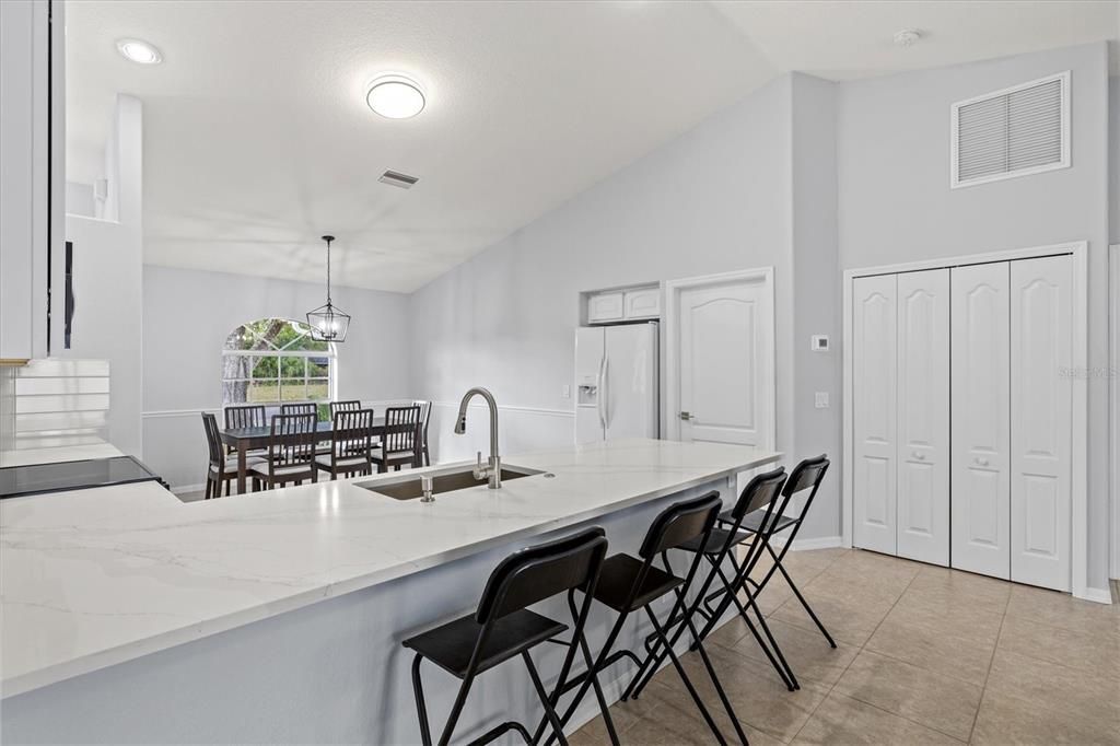 На продажу: $370,000 (3 спален, 2 ванн, 1628 Квадратных фут)