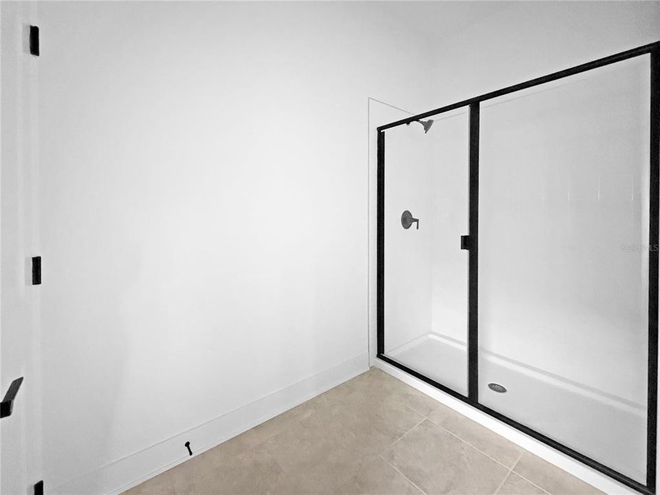 Под контрактом: $356,750 (4 спален, 2 ванн, 1820 Квадратных фут)