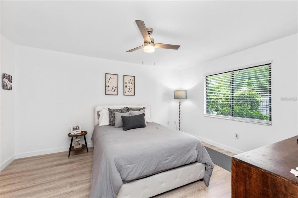 En Venta: $240,000 (2 camas, 2 baños, 1076 Pies cuadrados)