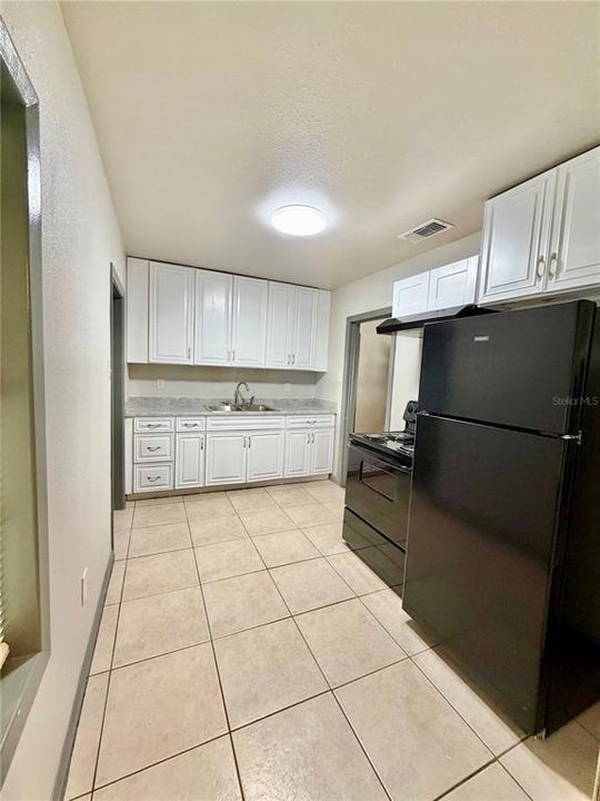 For Rent: $2,650 (2 beds, 1 baths, 1294 Square Feet)