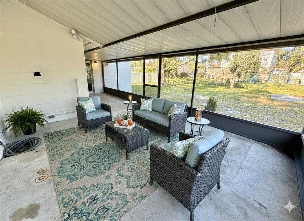 For Rent: $2,650 (2 beds, 1 baths, 1294 Square Feet)