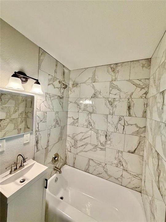 For Rent: $2,650 (2 beds, 1 baths, 1294 Square Feet)