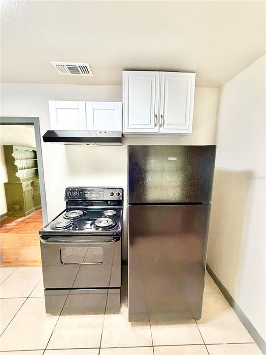 For Rent: $2,650 (2 beds, 1 baths, 1294 Square Feet)