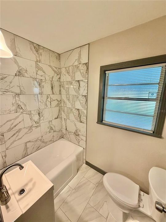 For Rent: $2,650 (2 beds, 1 baths, 1294 Square Feet)