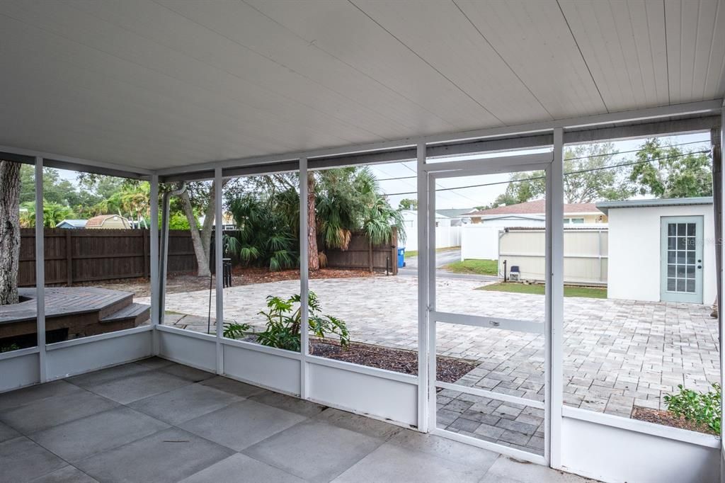 For Rent: $3,200 (3 beds, 2 baths, 995 Square Feet)