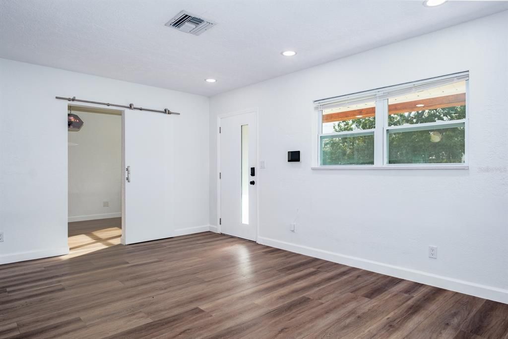 For Rent: $3,200 (3 beds, 2 baths, 995 Square Feet)