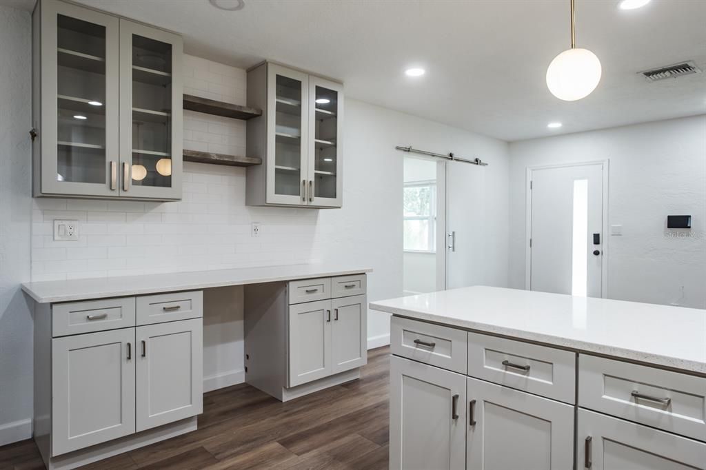 For Rent: $3,200 (3 beds, 2 baths, 995 Square Feet)