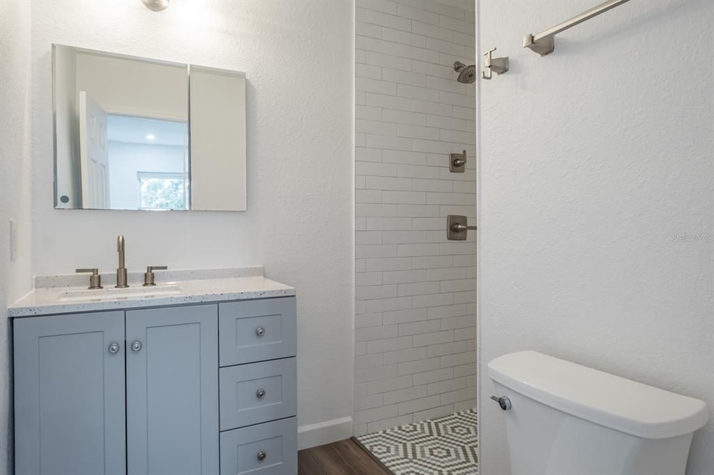 For Rent: $3,200 (3 beds, 2 baths, 995 Square Feet)