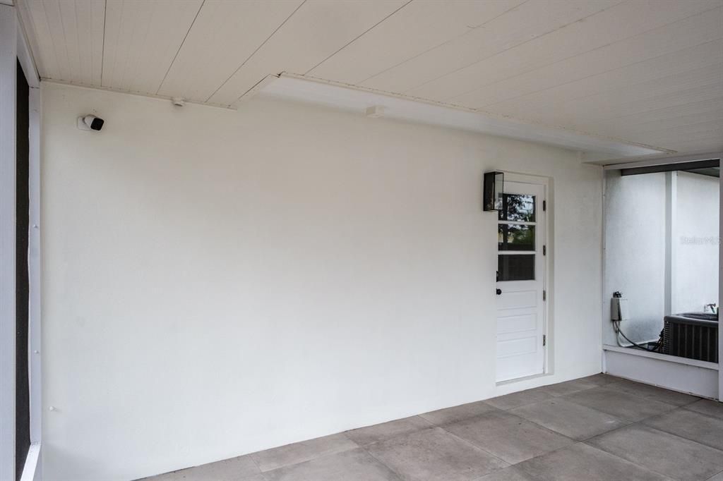 For Rent: $3,200 (3 beds, 2 baths, 995 Square Feet)