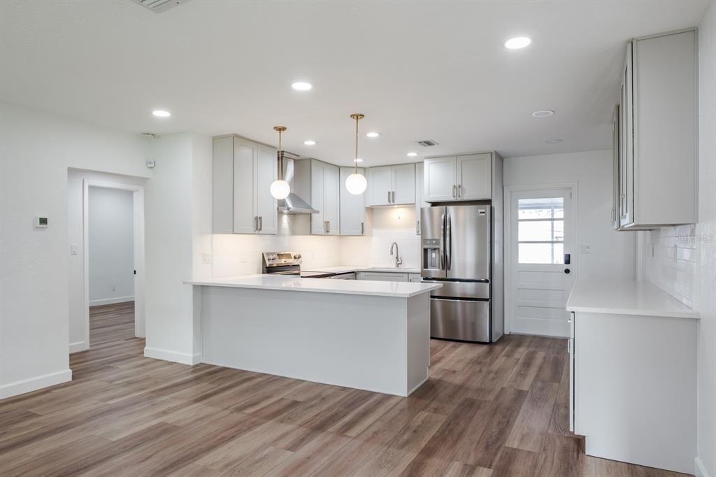 For Rent: $3,200 (3 beds, 2 baths, 995 Square Feet)