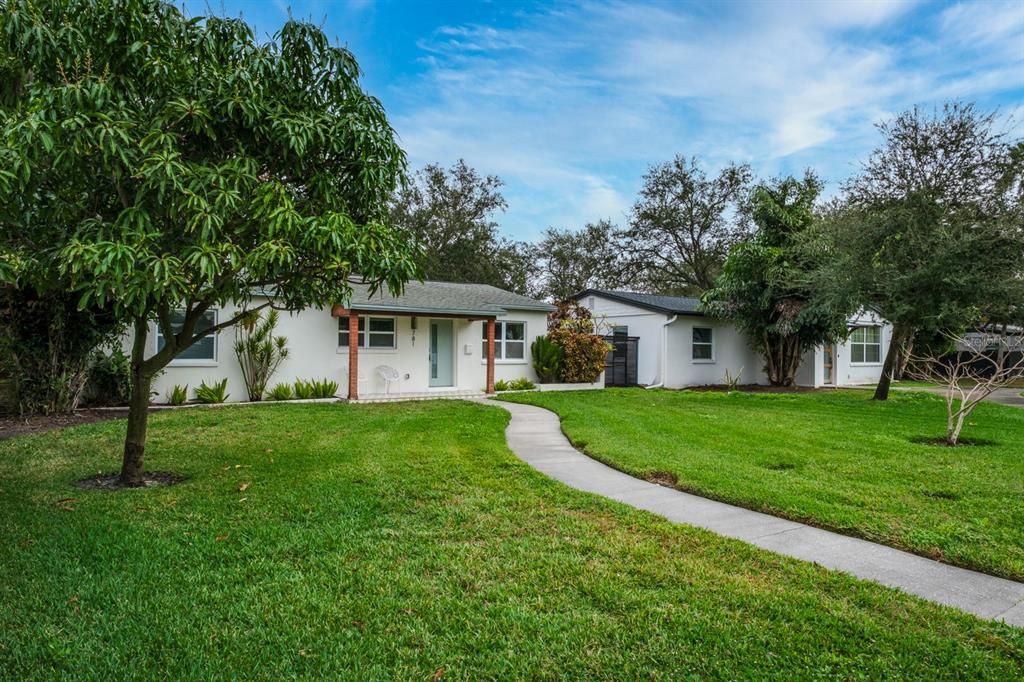 For Rent: $3,200 (3 beds, 2 baths, 995 Square Feet)