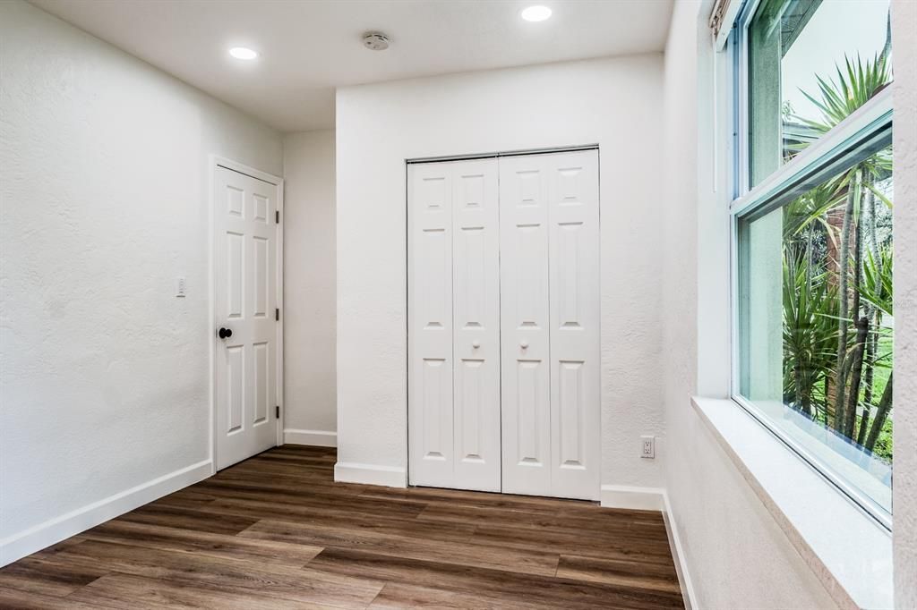 For Rent: $3,200 (3 beds, 2 baths, 995 Square Feet)