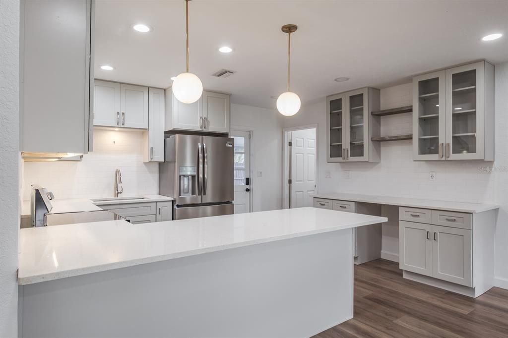 For Rent: $3,200 (3 beds, 2 baths, 995 Square Feet)