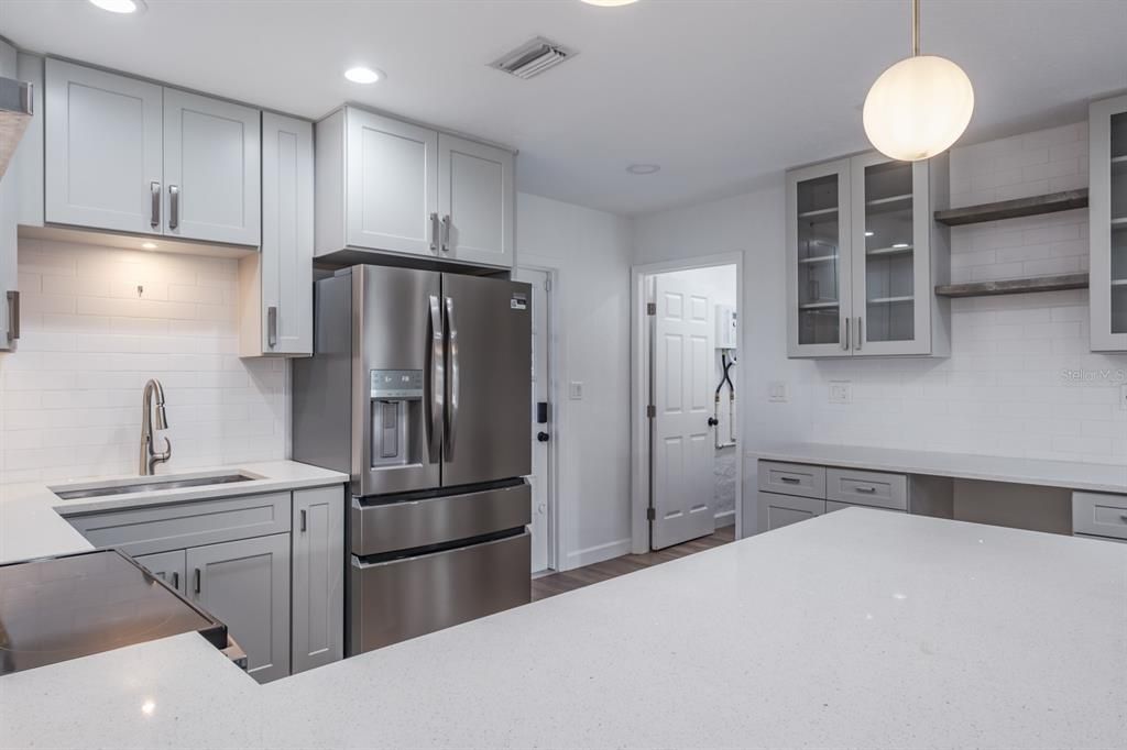 For Rent: $3,200 (3 beds, 2 baths, 995 Square Feet)