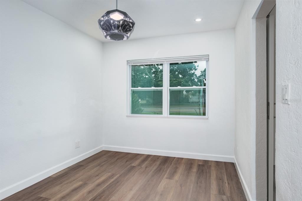 For Rent: $3,200 (3 beds, 2 baths, 995 Square Feet)