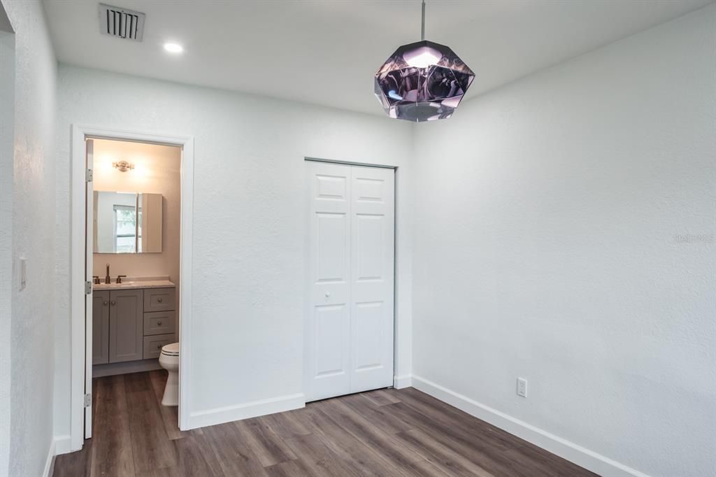 For Rent: $3,200 (3 beds, 2 baths, 995 Square Feet)