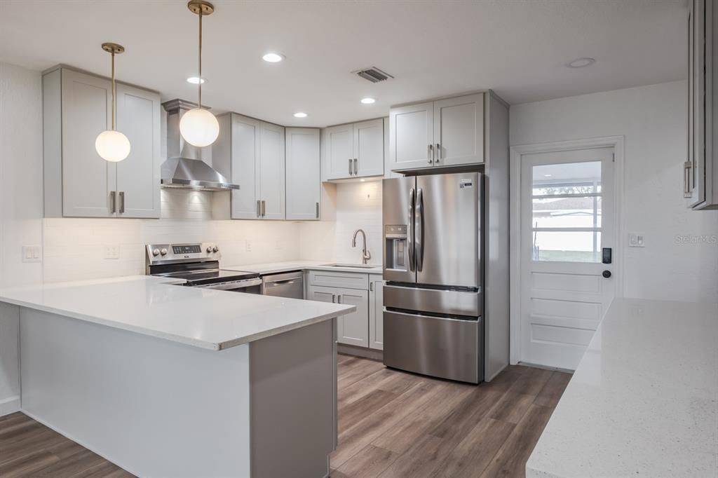 For Rent: $3,200 (3 beds, 2 baths, 995 Square Feet)