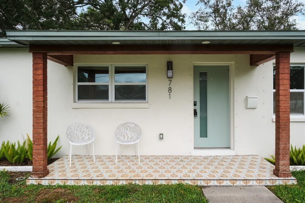 For Rent: $3,200 (3 beds, 2 baths, 995 Square Feet)