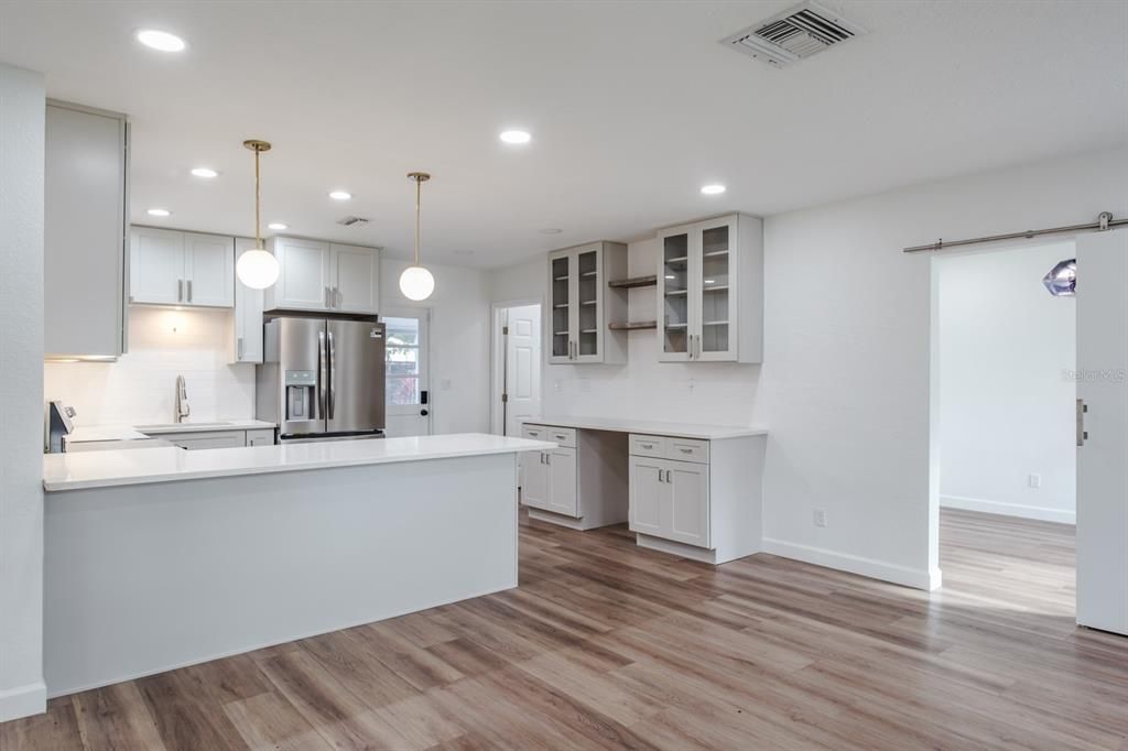 For Rent: $3,200 (3 beds, 2 baths, 995 Square Feet)