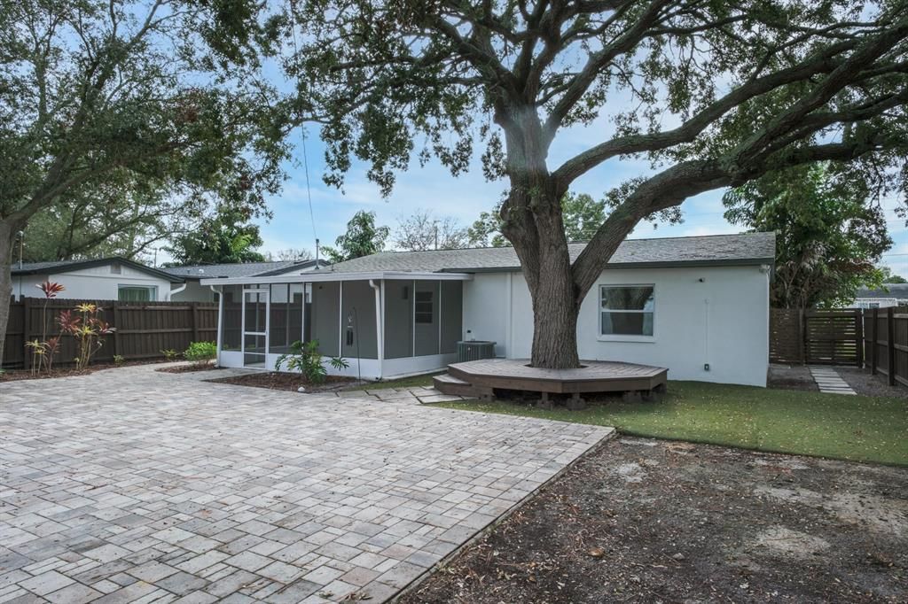 For Rent: $3,200 (3 beds, 2 baths, 995 Square Feet)