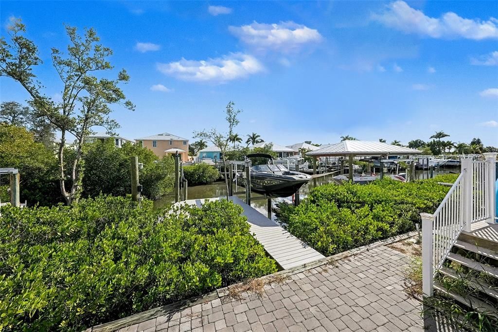 For Sale: $799,999 (4 beds, 2 baths, 2706 Square Feet)