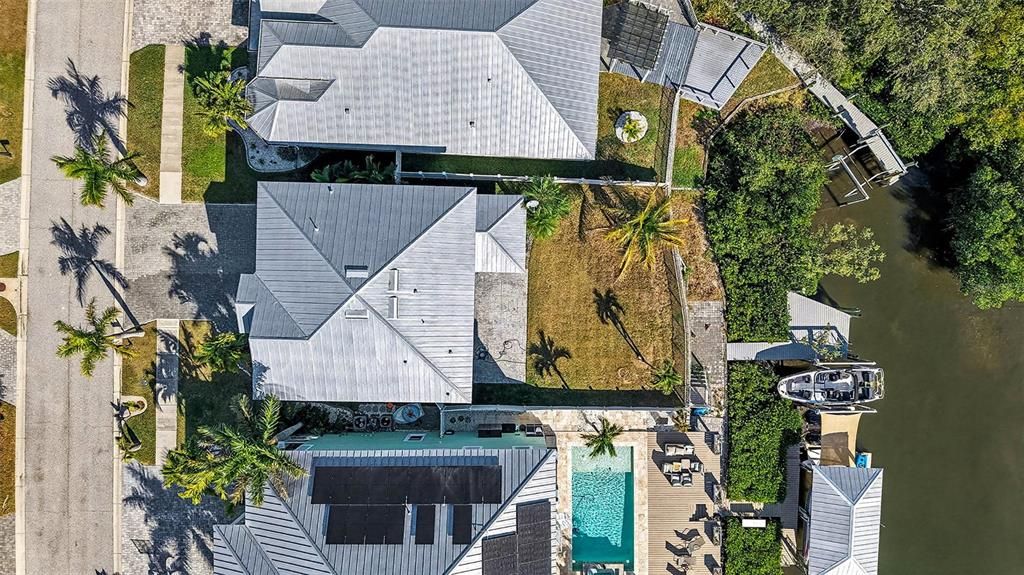 For Sale: $799,999 (4 beds, 2 baths, 2706 Square Feet)