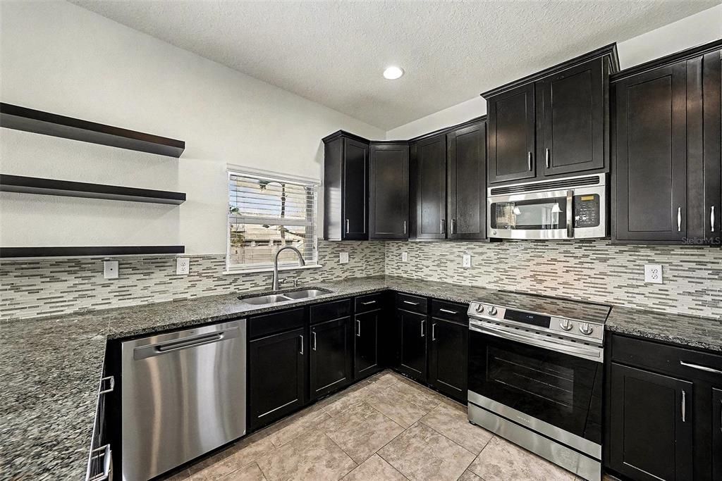 For Sale: $799,999 (4 beds, 2 baths, 2706 Square Feet)