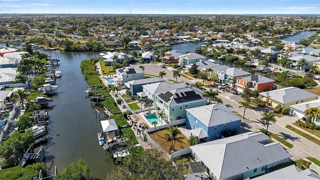 For Sale: $799,999 (4 beds, 2 baths, 2706 Square Feet)